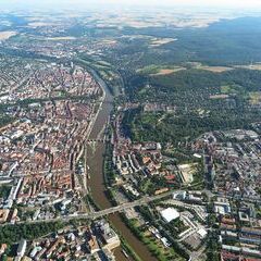 Flugwegposition um 15:52:53: Aufgenommen in der Nähe von Kreisfreie Stadt Würzburg, Würzburg, Deutschland in 916 Meter